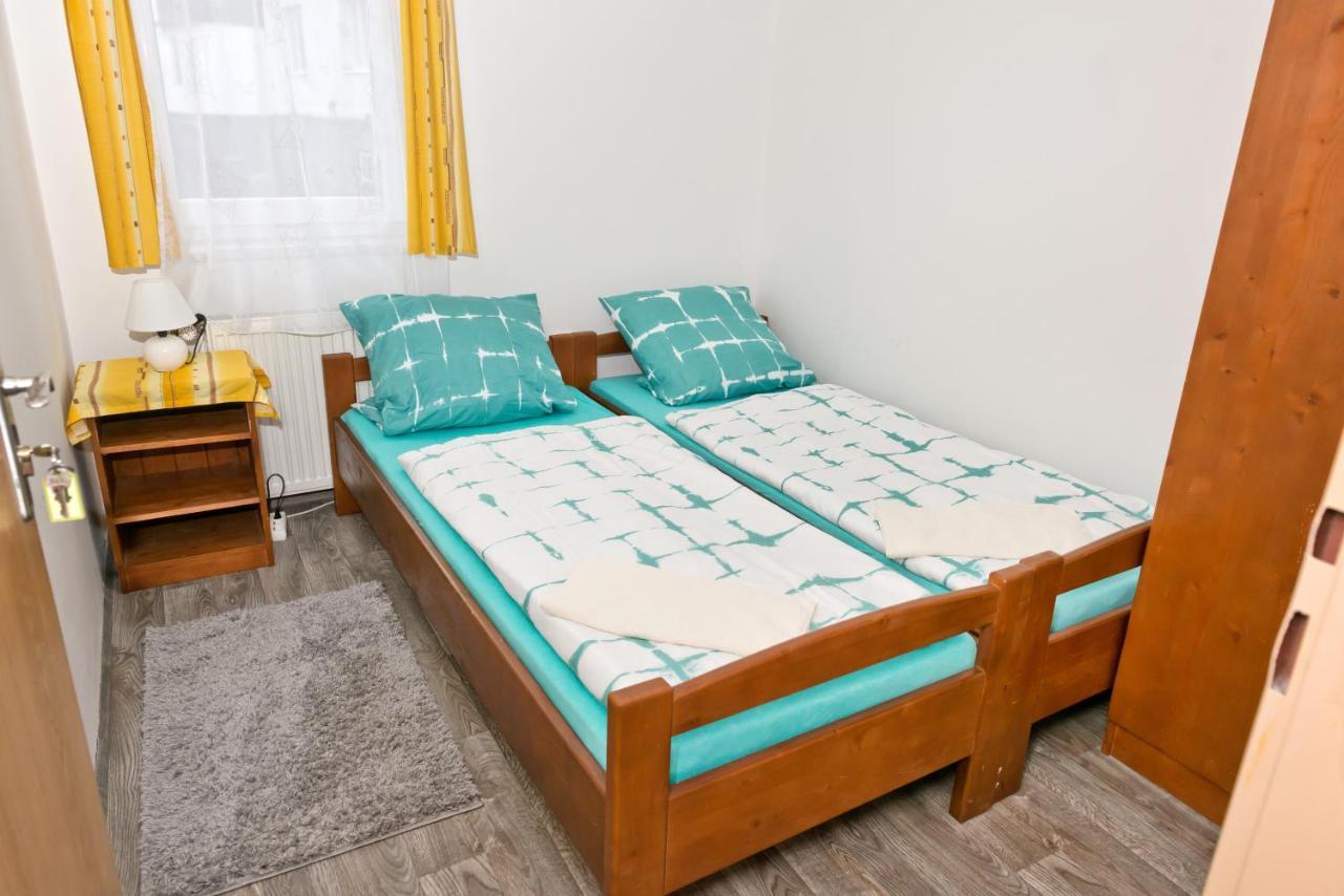Penzion Pod Svahem Zelezna Ruda Bagian luar foto