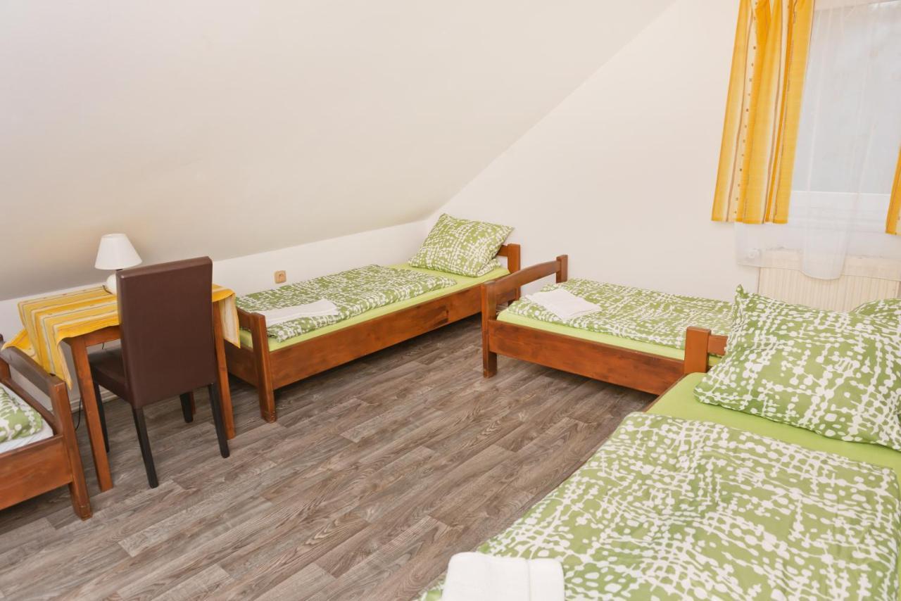 Penzion Pod Svahem Zelezna Ruda Bagian luar foto